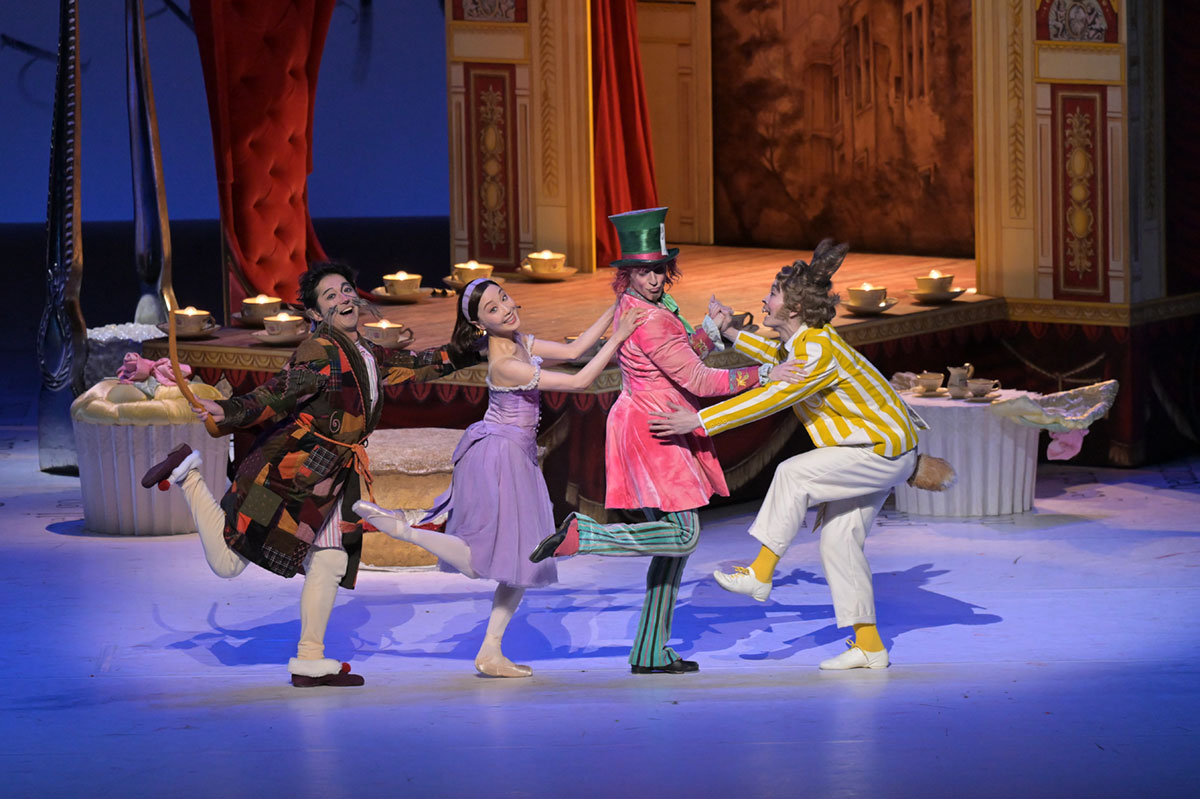 『不思議の国のアリス』眠りネズミ