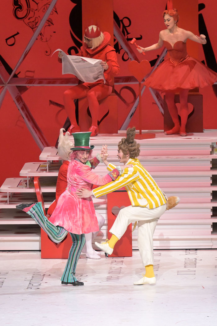 『不思議の国のアリス』三月ウサギ