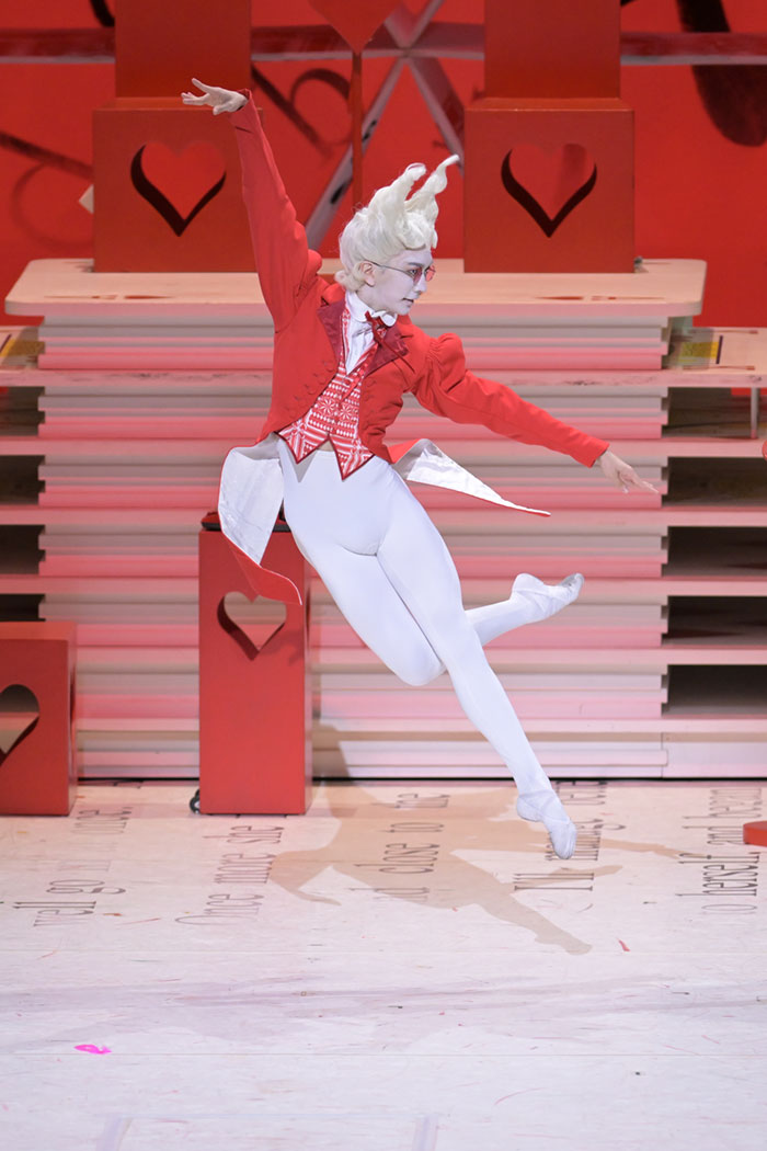 『不思議の国のアリス』白ウサギ