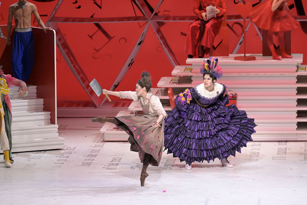 『不思議の国のアリス』料理女