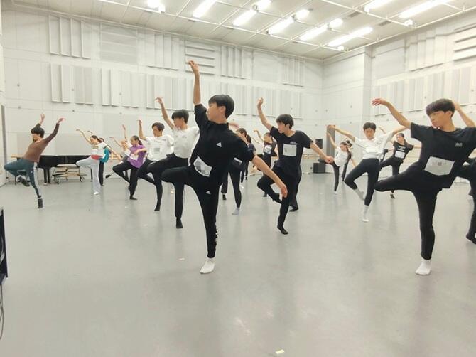 04_classB_contemporarydance_670-502.jpg