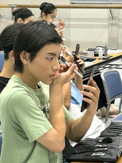 ＊使用_自分でメイク_20251002_チャコット様バレエ研修所メイク講習 (17)(1)(1).jpg